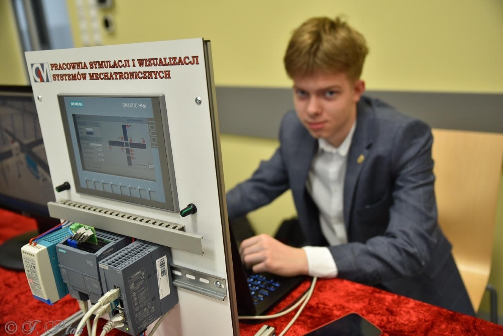 Zdjęcie w galerii na portalu naszraciborz.pl: Konkurs prac uczniowskich w Mechaniku – innowacyjne pomysły młodych techników wiadomości z regionu