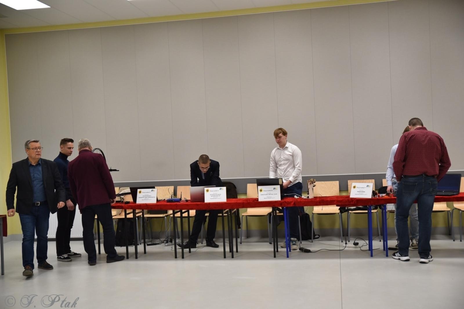 Zdjęcie w galerii na portalu naszraciborz.pl: Konkurs prac uczniowskich w Mechaniku – innowacyjne pomysły młodych techników wiadomości z regionu