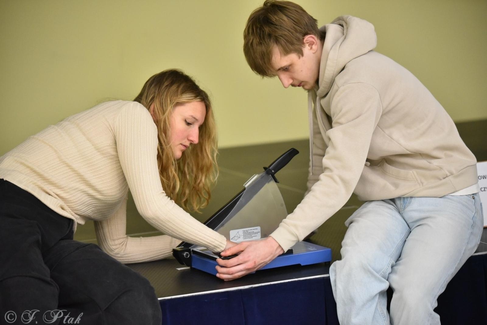 Zdjęcie w galerii na portalu naszraciborz.pl: Konkurs prac uczniowskich w Mechaniku – innowacyjne pomysły młodych techników wiadomości z regionu