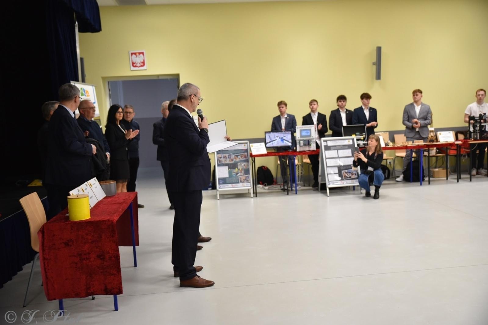 Zdjęcie w galerii na portalu naszraciborz.pl: Konkurs prac uczniowskich w Mechaniku – innowacyjne pomysły młodych techników wiadomości z regionu