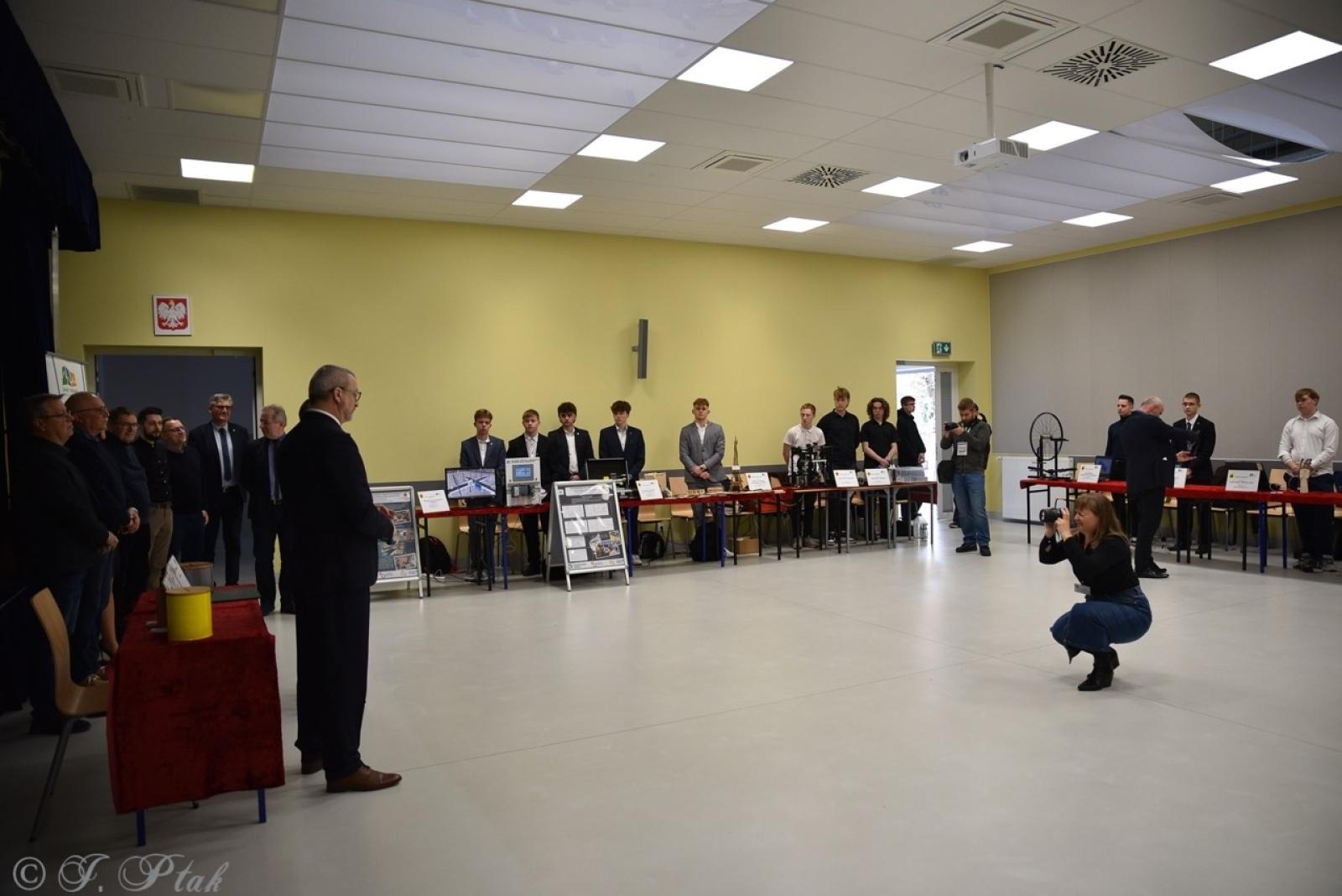 Zdjęcie w galerii na portalu naszraciborz.pl: Konkurs prac uczniowskich w Mechaniku – innowacyjne pomysły młodych techników wiadomości z regionu