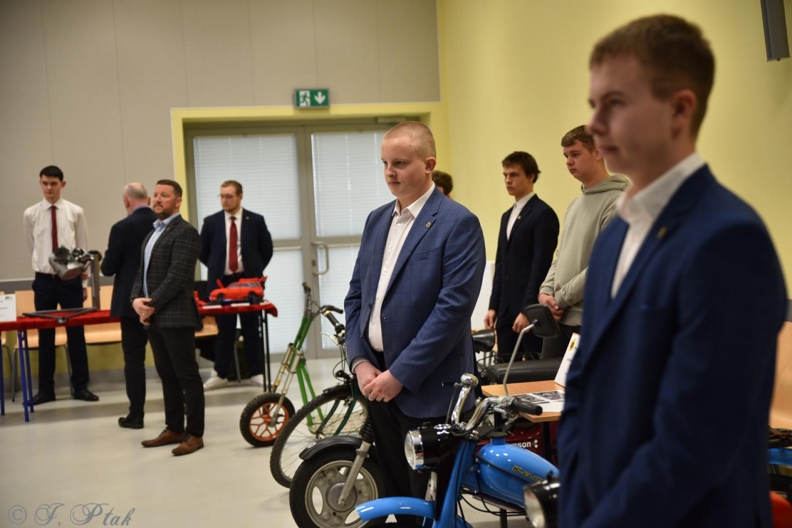 Zdjęcie w galerii na portalu naszraciborz.pl: Konkurs prac uczniowskich w Mechaniku – innowacyjne pomysły młodych techników wiadomości z regionu
