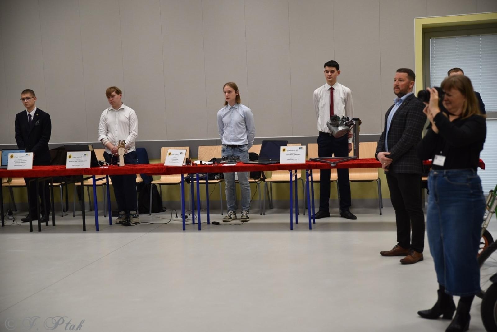 Zdjęcie w galerii na portalu naszraciborz.pl: Konkurs prac uczniowskich w Mechaniku – innowacyjne pomysły młodych techników wiadomości z regionu