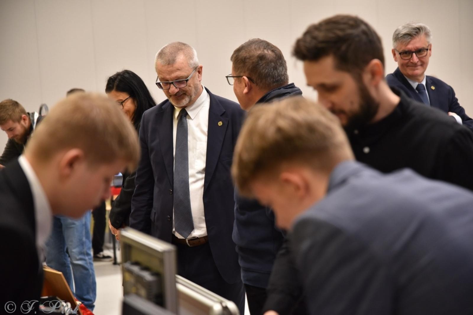 Zdjęcie w galerii na portalu naszraciborz.pl: Konkurs prac uczniowskich w Mechaniku – innowacyjne pomysły młodych techników wiadomości z regionu