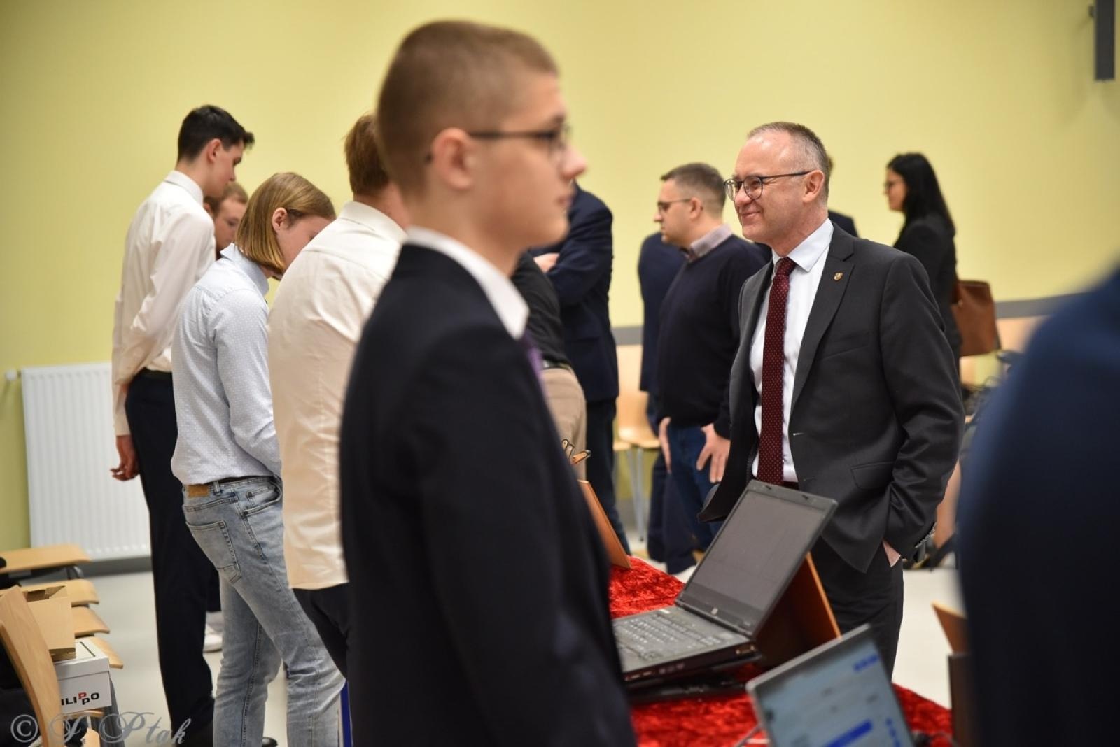 Zdjęcie w galerii na portalu naszraciborz.pl: Konkurs prac uczniowskich w Mechaniku – innowacyjne pomysły młodych techników wiadomości z regionu