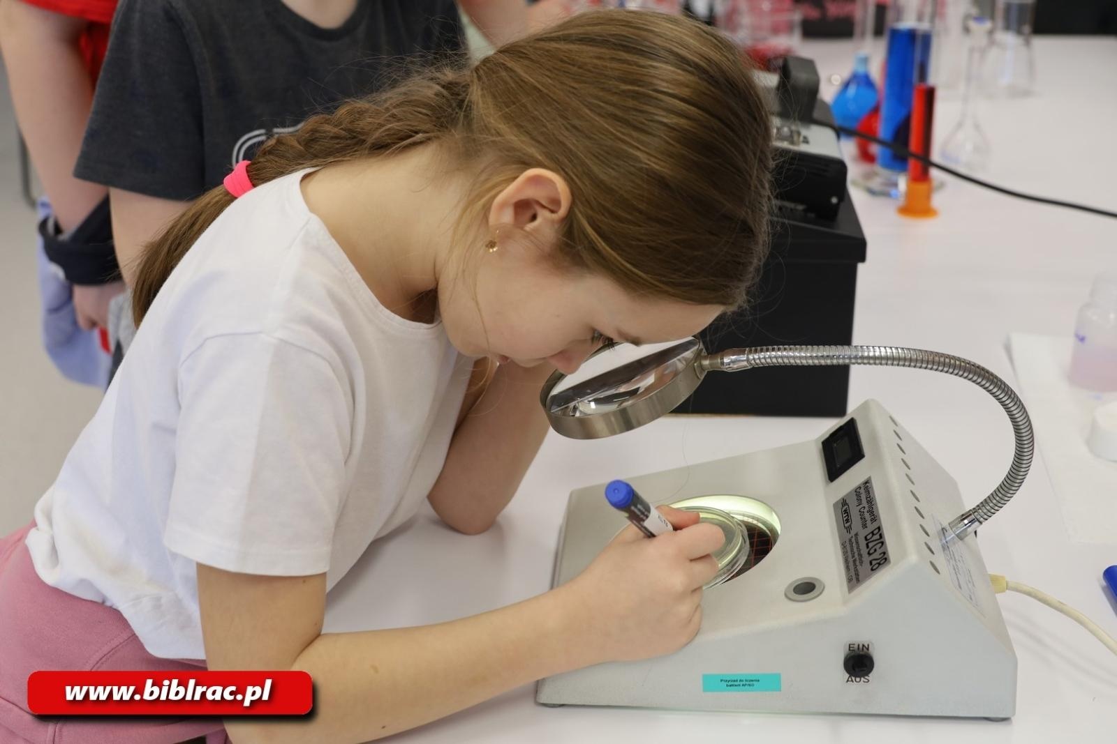 Zdjęcie w galerii na portalu naszraciborz.pl: Światowy Dzień Wody z Wodociągami Raciborskimi w bibliotece wiadomości z regionu