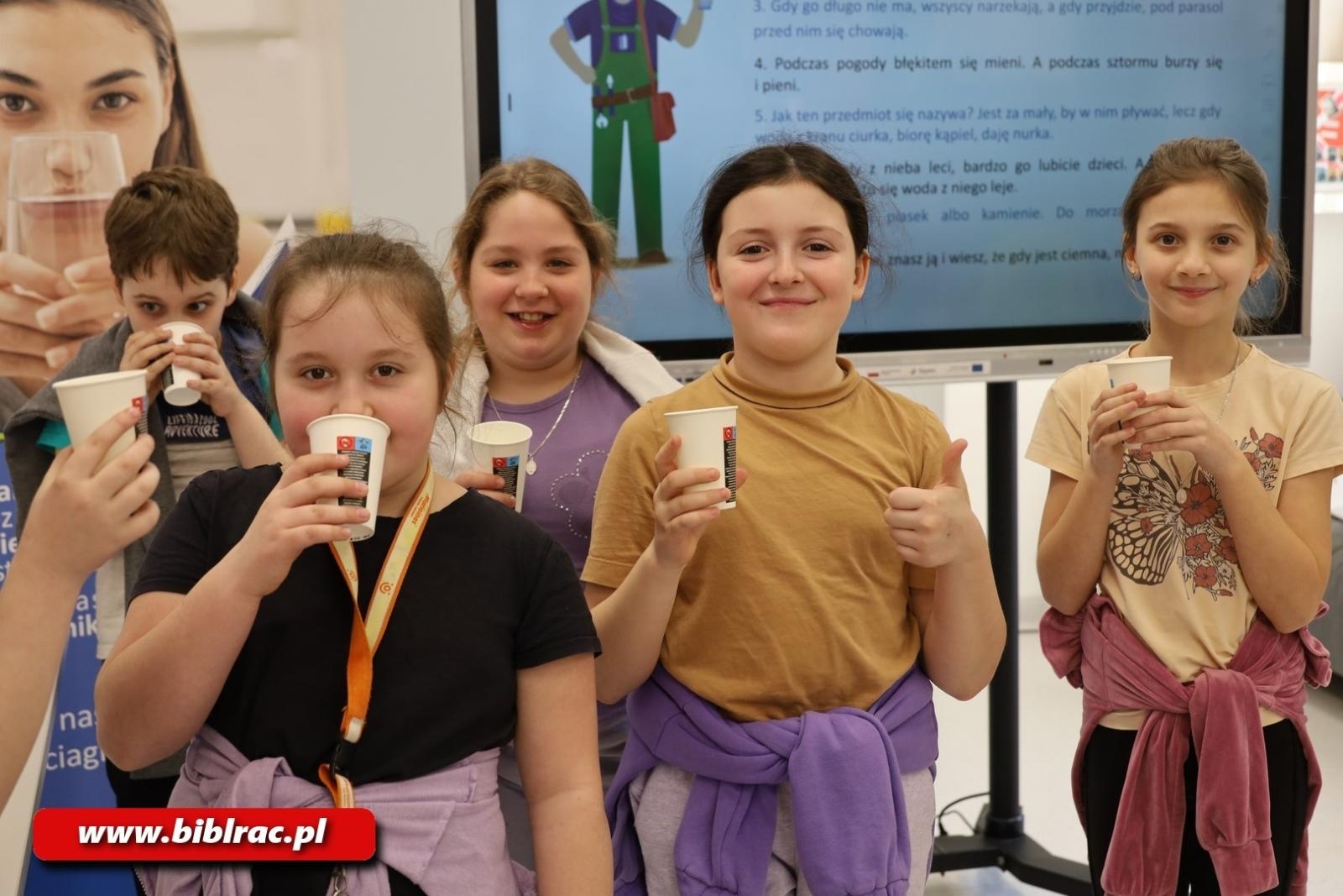 Zdjęcie w galerii na portalu naszraciborz.pl: Światowy Dzień Wody z Wodociągami Raciborskimi w bibliotece wiadomości z regionu