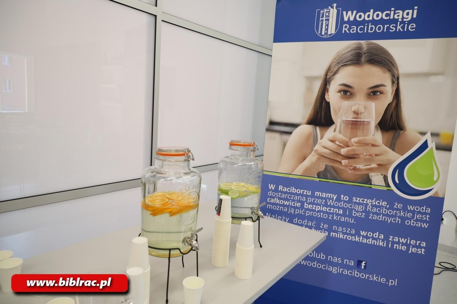 Zdjęcie w galerii na portalu naszraciborz.pl: Światowy Dzień Wody z Wodociągami Raciborskimi w bibliotece wiadomości z regionu