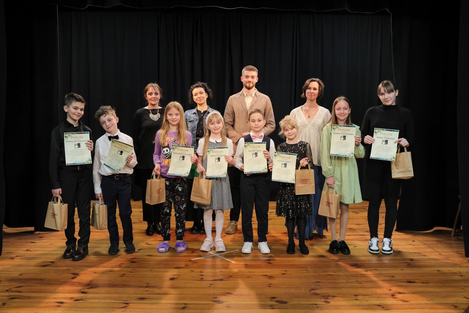 Zdjęcie w galerii na portalu naszraciborz.pl: Za nami eliminacje powiatowe konkursu recytatorskiego Mały OKR 2025 wiadomości z regionu