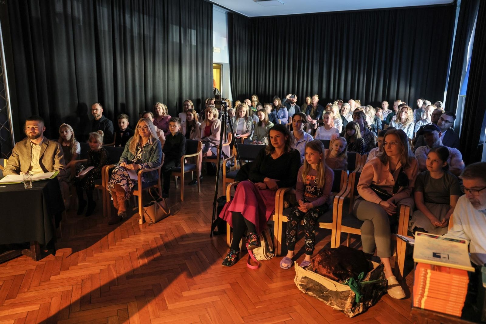 Zdjęcie w galerii na portalu naszraciborz.pl: Za nami eliminacje powiatowe konkursu recytatorskiego Mały OKR 2025 wiadomości z regionu