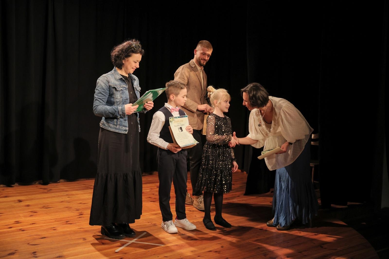 Zdjęcie w galerii na portalu naszraciborz.pl: Za nami eliminacje powiatowe konkursu recytatorskiego Mały OKR 2025 wiadomości z regionu