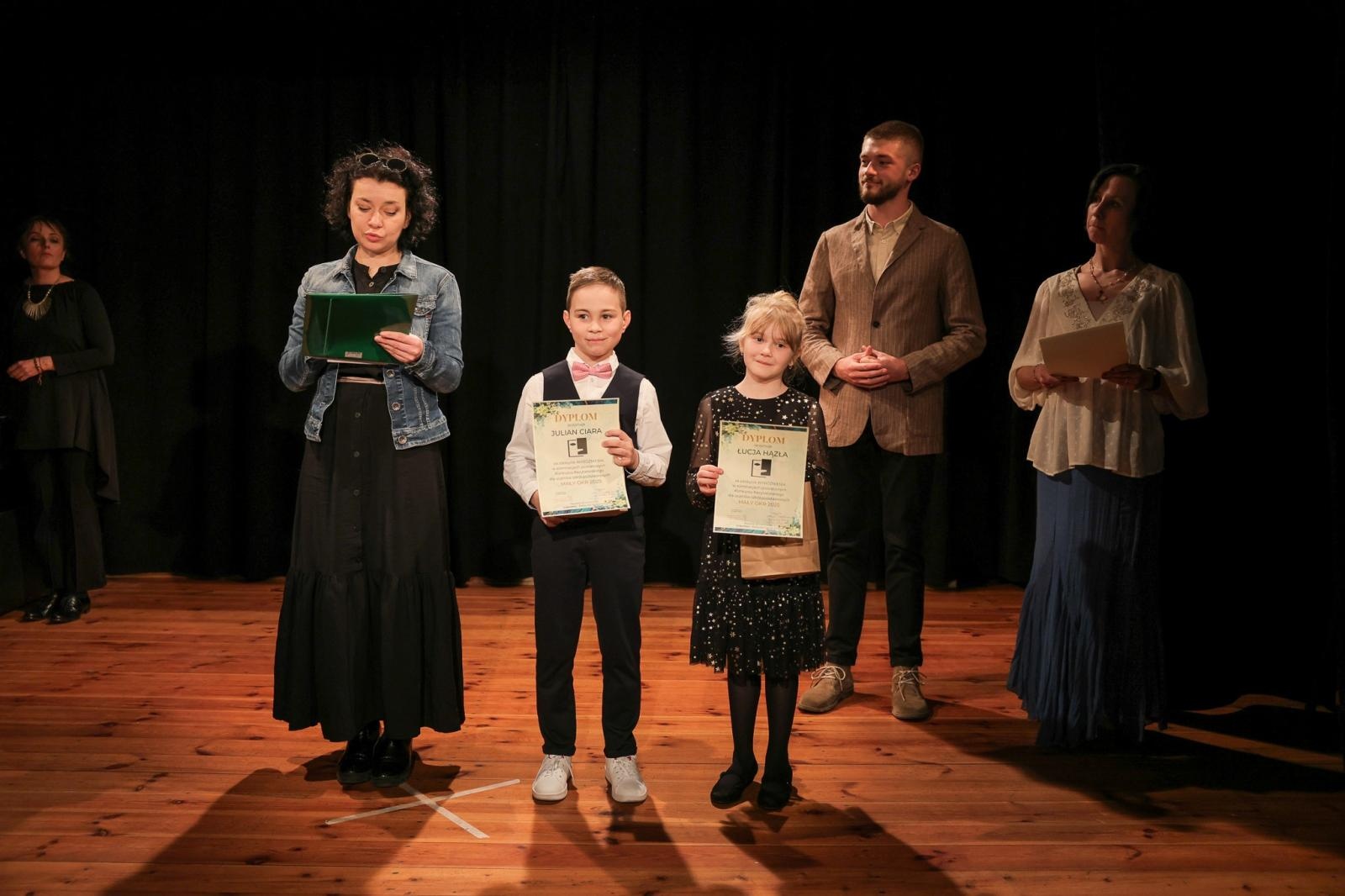 Zdjęcie w galerii na portalu naszraciborz.pl: Za nami eliminacje powiatowe konkursu recytatorskiego Mały OKR 2025 wiadomości z regionu