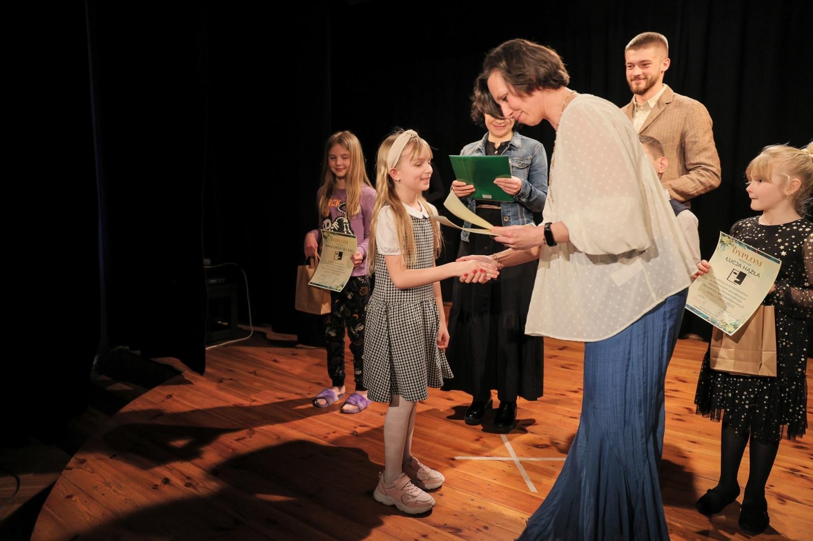 Zdjęcie w galerii na portalu naszraciborz.pl: Za nami eliminacje powiatowe konkursu recytatorskiego Mały OKR 2025 wiadomości z regionu