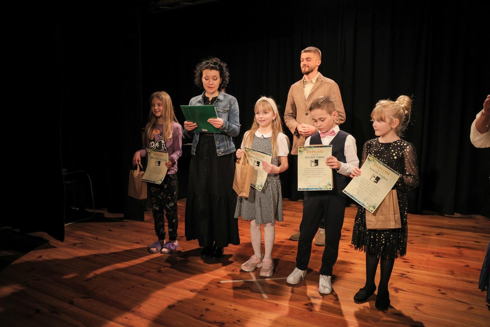 Zdjęcie w galerii na portalu naszraciborz.pl: Za nami eliminacje powiatowe konkursu recytatorskiego Mały OKR 2025 wiadomości z regionu