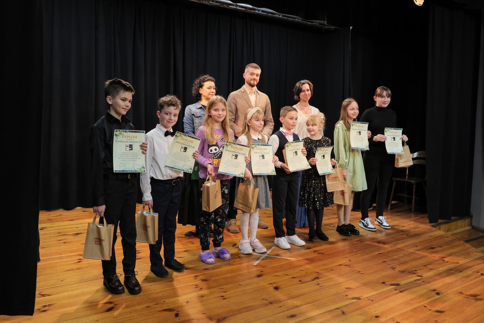 Zdjęcie w galerii na portalu naszraciborz.pl: Za nami eliminacje powiatowe konkursu recytatorskiego Mały OKR 2025 wiadomości z regionu