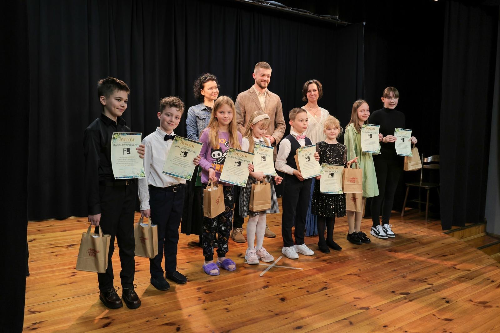Zdjęcie w galerii na portalu naszraciborz.pl: Za nami eliminacje powiatowe konkursu recytatorskiego Mały OKR 2025 wiadomości z regionu