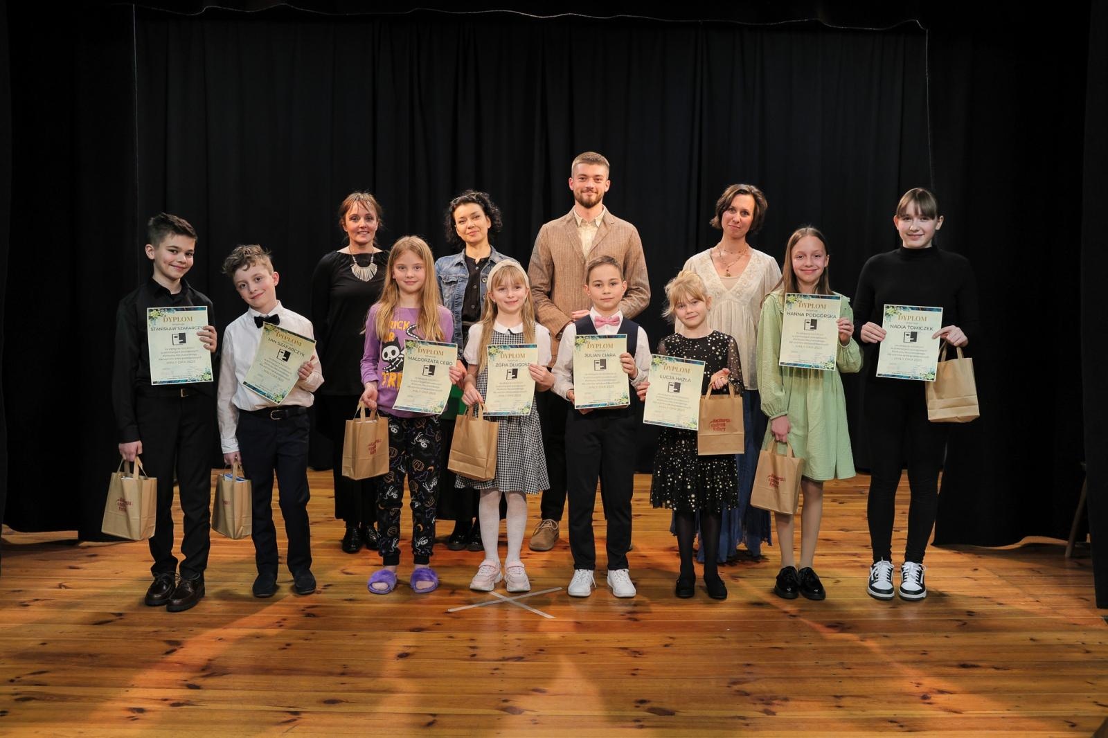 Zdjęcie w galerii na portalu naszraciborz.pl: Za nami eliminacje powiatowe konkursu recytatorskiego Mały OKR 2025 wiadomości z regionu