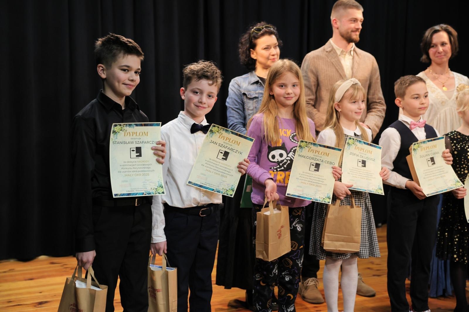 Zdjęcie w galerii na portalu naszraciborz.pl: Za nami eliminacje powiatowe konkursu recytatorskiego Mały OKR 2025 wiadomości z regionu