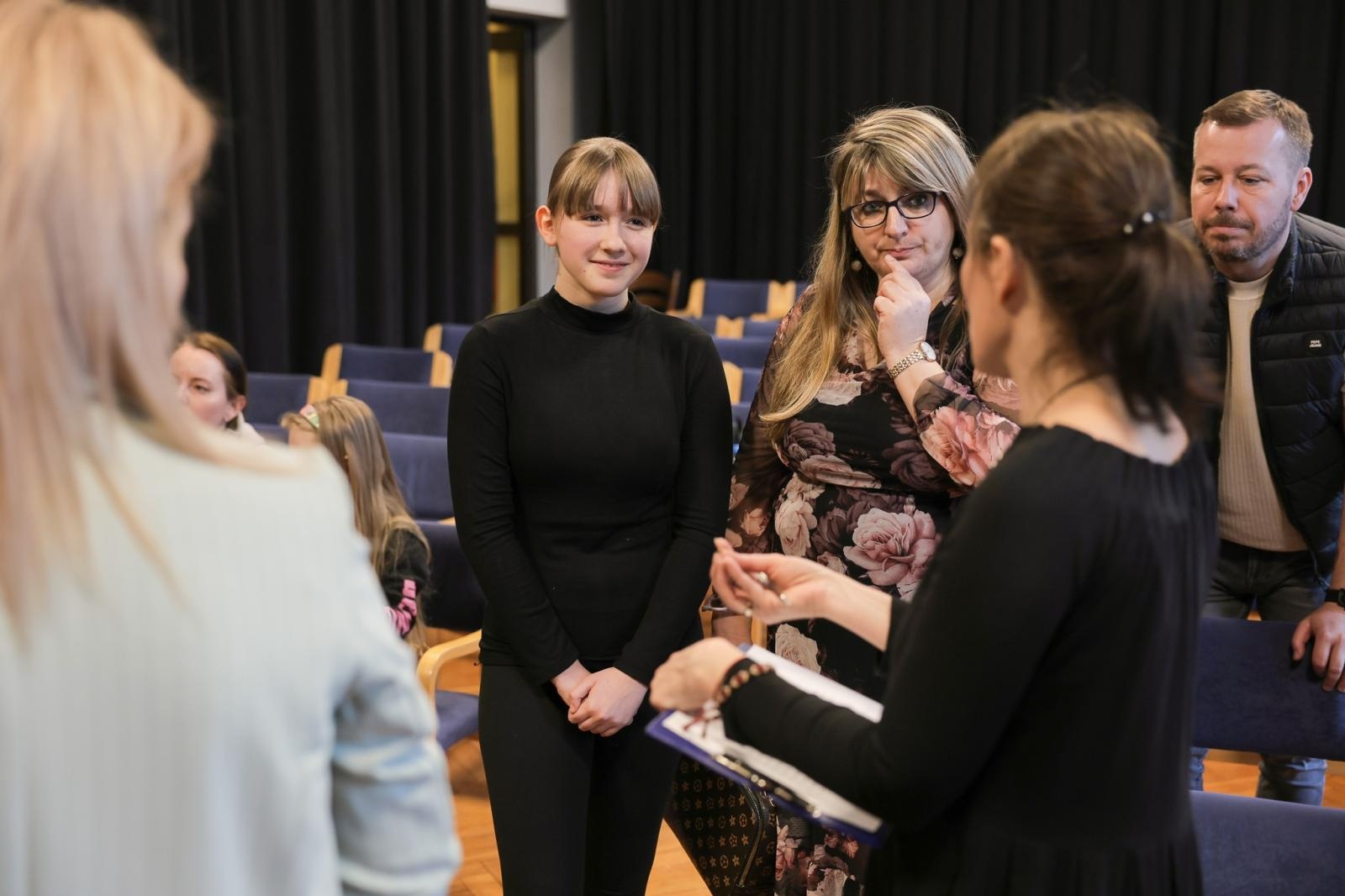 Zdjęcie w galerii na portalu naszraciborz.pl: Za nami eliminacje powiatowe konkursu recytatorskiego Mały OKR 2025 wiadomości z regionu