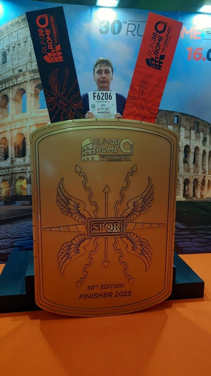 Zdjęcie w galerii na portalu naszraciborz.pl: Nauczycielka z rudnickiej szkoły przebiegła maraton w Rzymie wiadomości z regionu