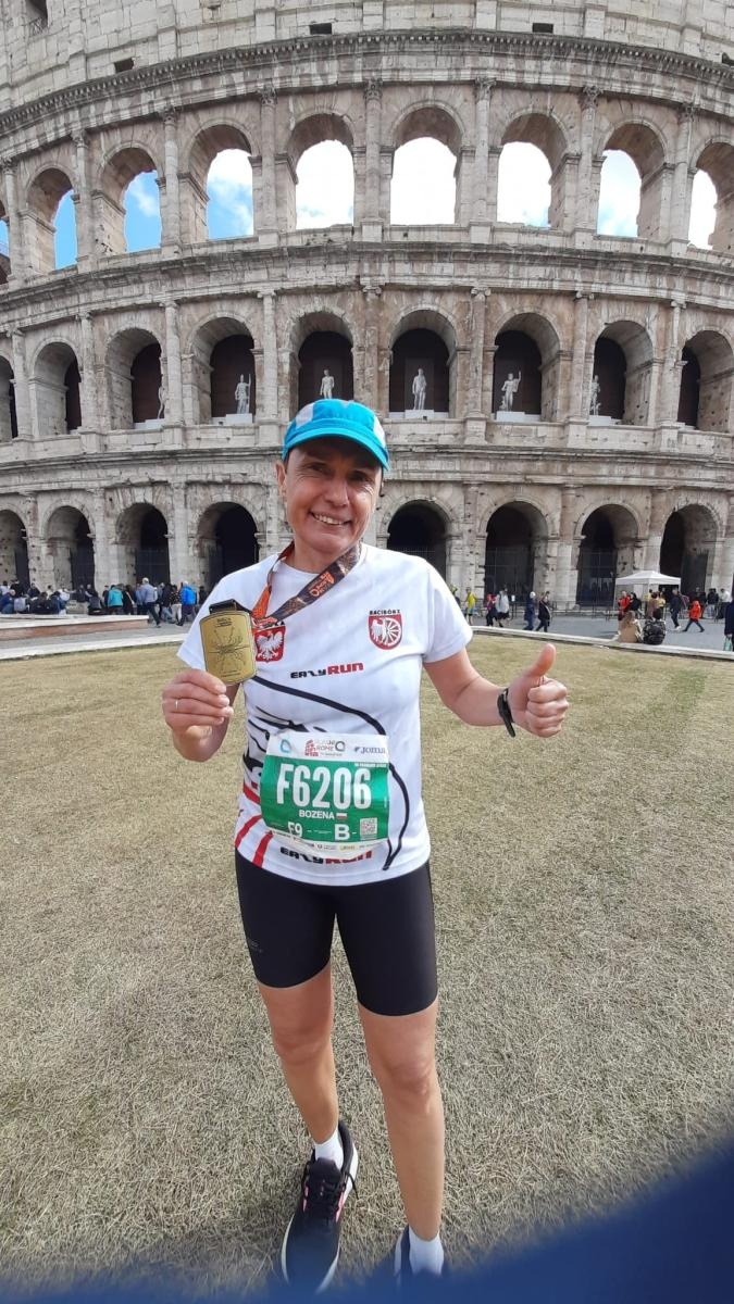 Zdjęcie w galerii na portalu naszraciborz.pl: Nauczycielka z rudnickiej szkoły przebiegła maraton w Rzymie wiadomości z regionu