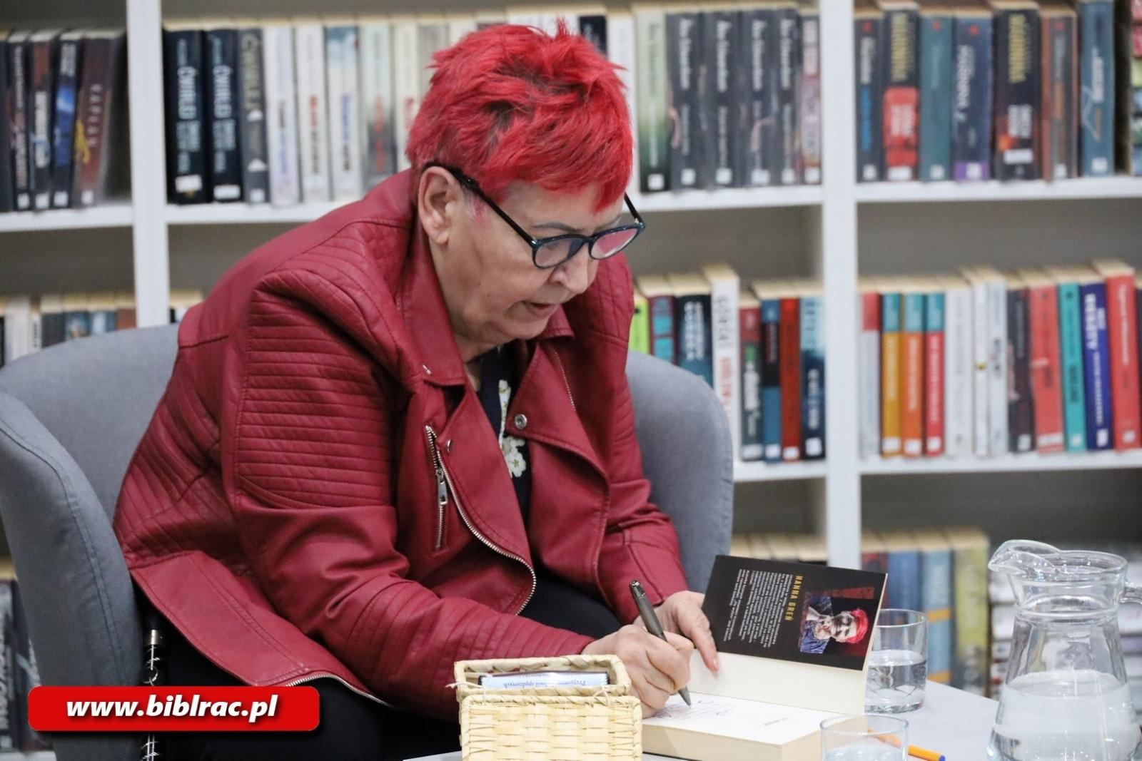 Zdjęcie w galerii na portalu naszraciborz.pl: Kryminał jest kobietą! Hanna Greń w bibliotece na Ostrogu wiadomości z regionu