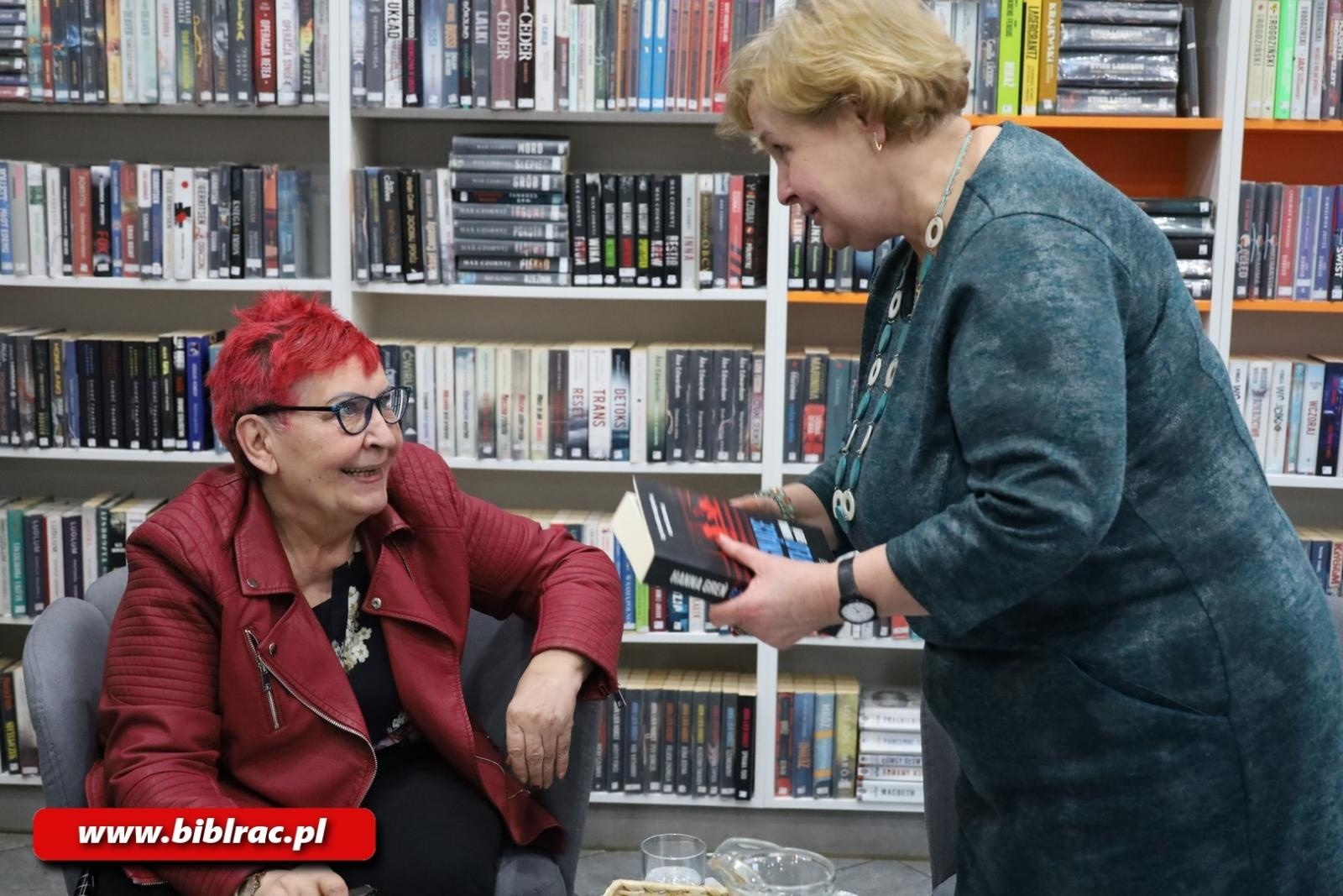 Zdjęcie w galerii na portalu naszraciborz.pl: Kryminał jest kobietą! Hanna Greń w bibliotece na Ostrogu wiadomości z regionu