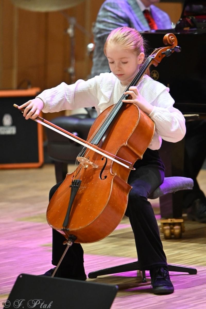 Zdjęcie w galerii na portalu naszraciborz.pl: Muzyczna podróż przez style i epoki. Koncert wiosenny w Państwowej Szkole Muzycznej w Raciborzu wiadomości z regionu