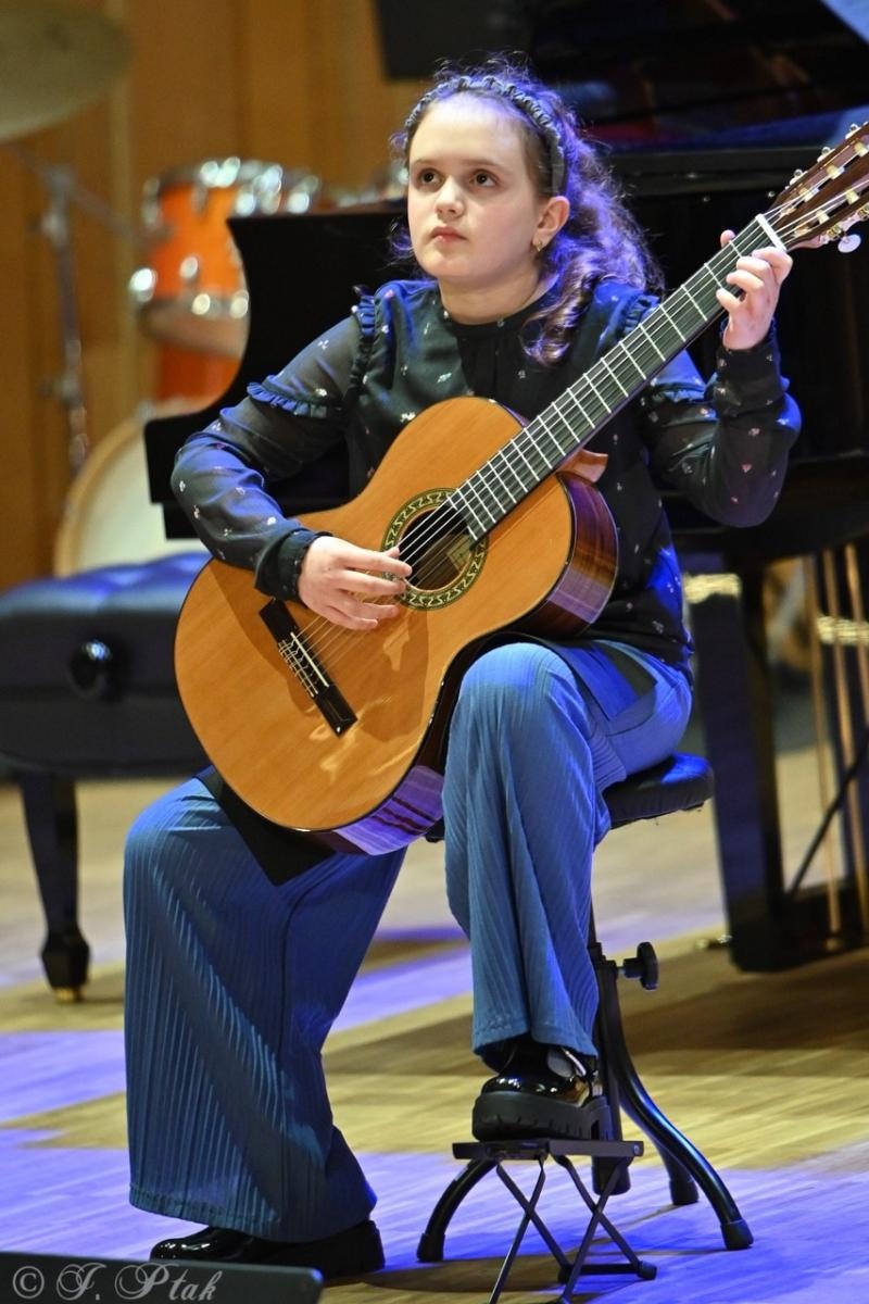 Zdjęcie w galerii na portalu naszraciborz.pl: Muzyczna podróż przez style i epoki. Koncert wiosenny w Państwowej Szkole Muzycznej w Raciborzu wiadomości z regionu