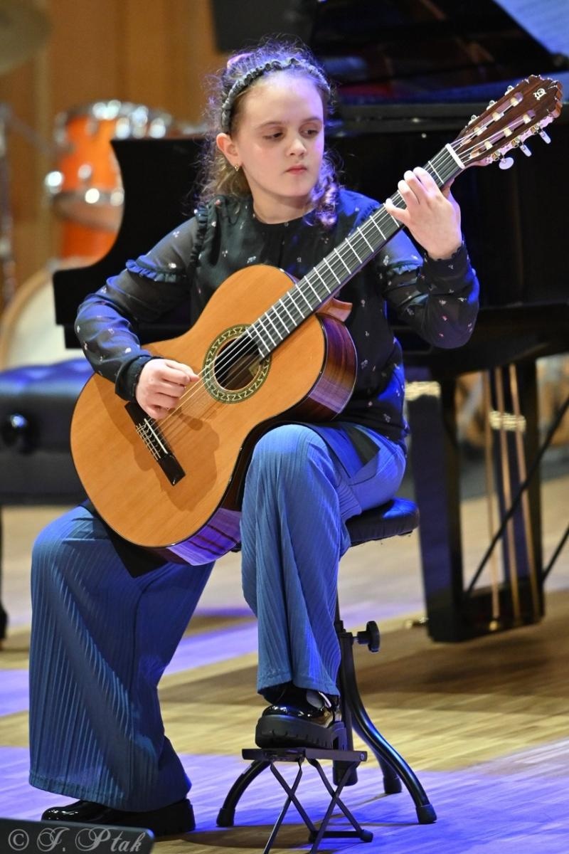 Zdjęcie w galerii na portalu naszraciborz.pl: Muzyczna podróż przez style i epoki. Koncert wiosenny w Państwowej Szkole Muzycznej w Raciborzu wiadomości z regionu