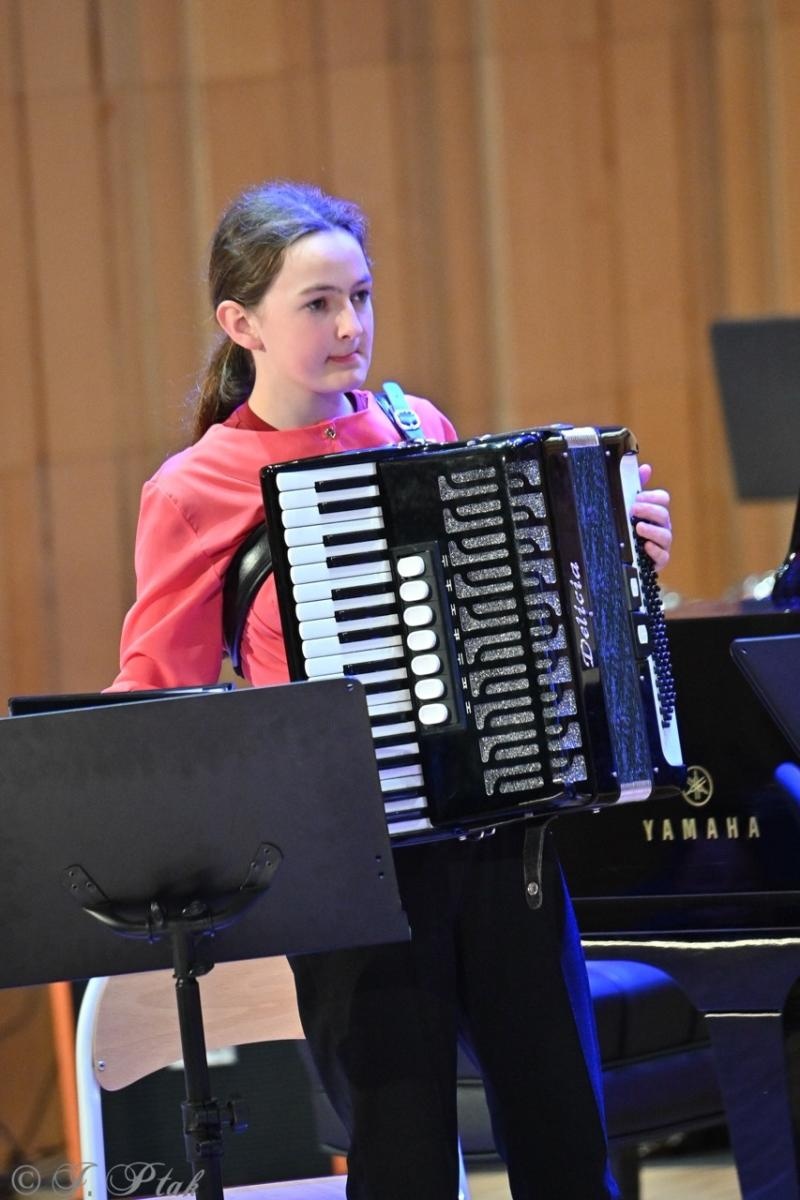 Zdjęcie w galerii na portalu naszraciborz.pl: Muzyczna podróż przez style i epoki. Koncert wiosenny w Państwowej Szkole Muzycznej w Raciborzu wiadomości z regionu
