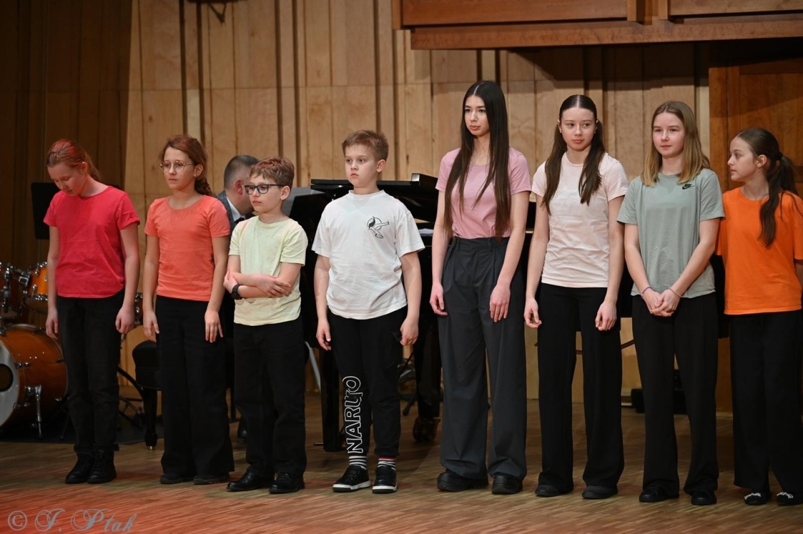 Zdjęcie w galerii na portalu naszraciborz.pl: Muzyczna podróż przez style i epoki. Koncert wiosenny w Państwowej Szkole Muzycznej w Raciborzu wiadomości z regionu