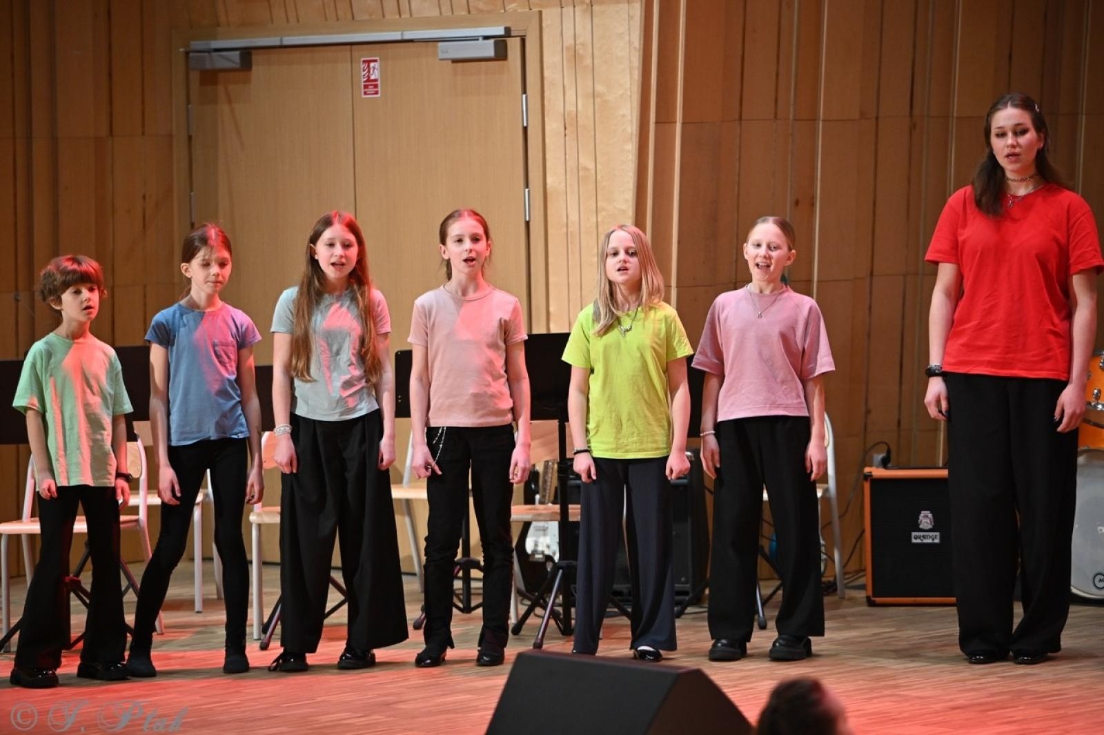 Zdjęcie w galerii na portalu naszraciborz.pl: Muzyczna podróż przez style i epoki. Koncert wiosenny w Państwowej Szkole Muzycznej w Raciborzu wiadomości z regionu