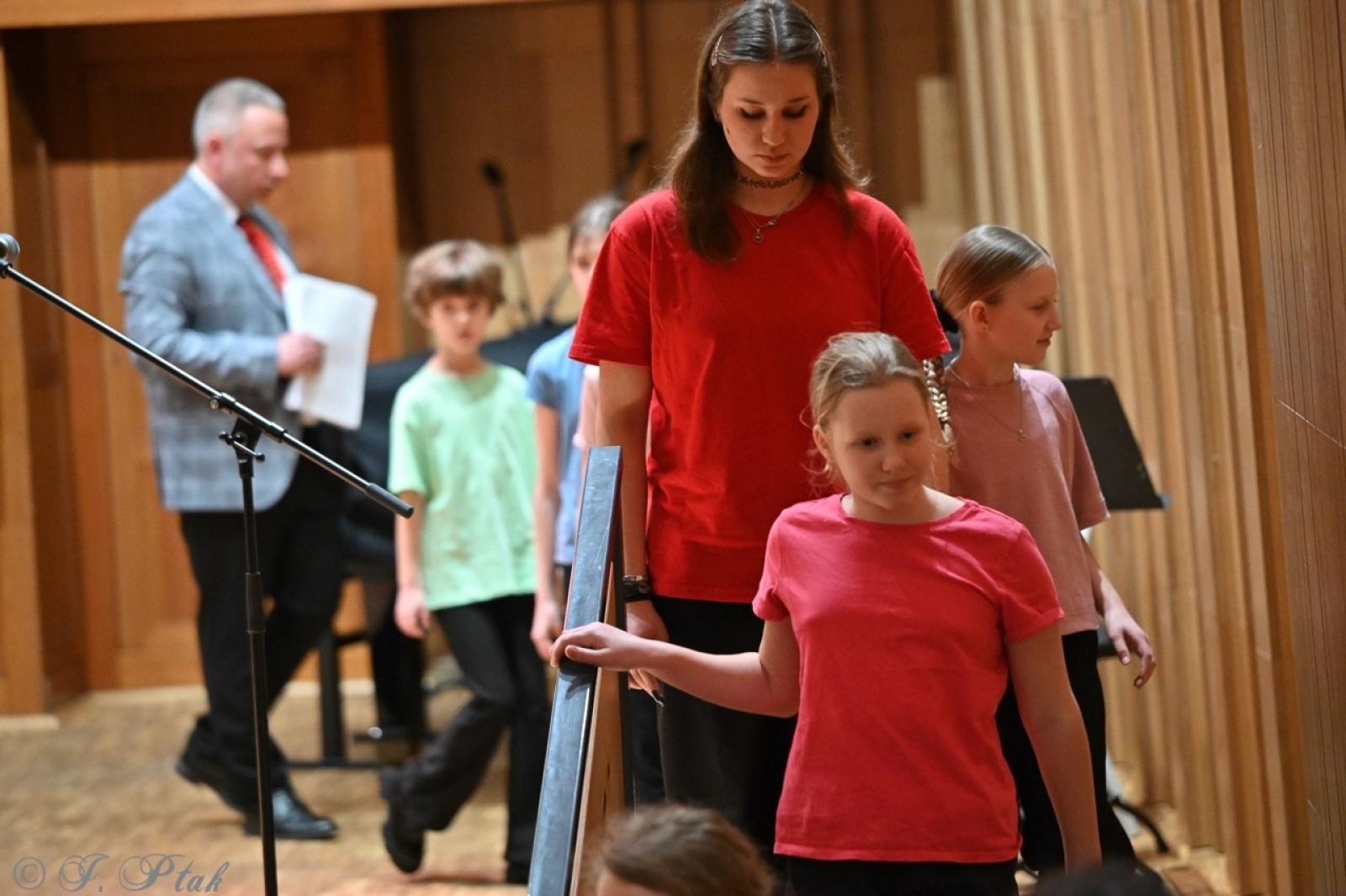 Zdjęcie w galerii na portalu naszraciborz.pl: Muzyczna podróż przez style i epoki. Koncert wiosenny w Państwowej Szkole Muzycznej w Raciborzu wiadomości z regionu