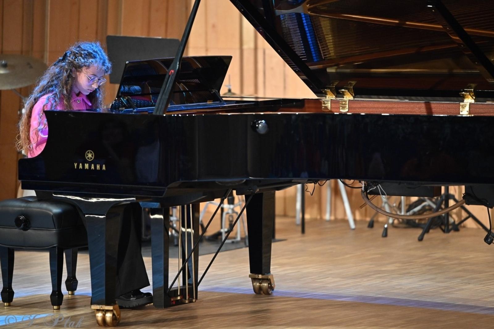 Zdjęcie w galerii na portalu naszraciborz.pl: Muzyczna podróż przez style i epoki. Koncert wiosenny w Państwowej Szkole Muzycznej w Raciborzu wiadomości z regionu