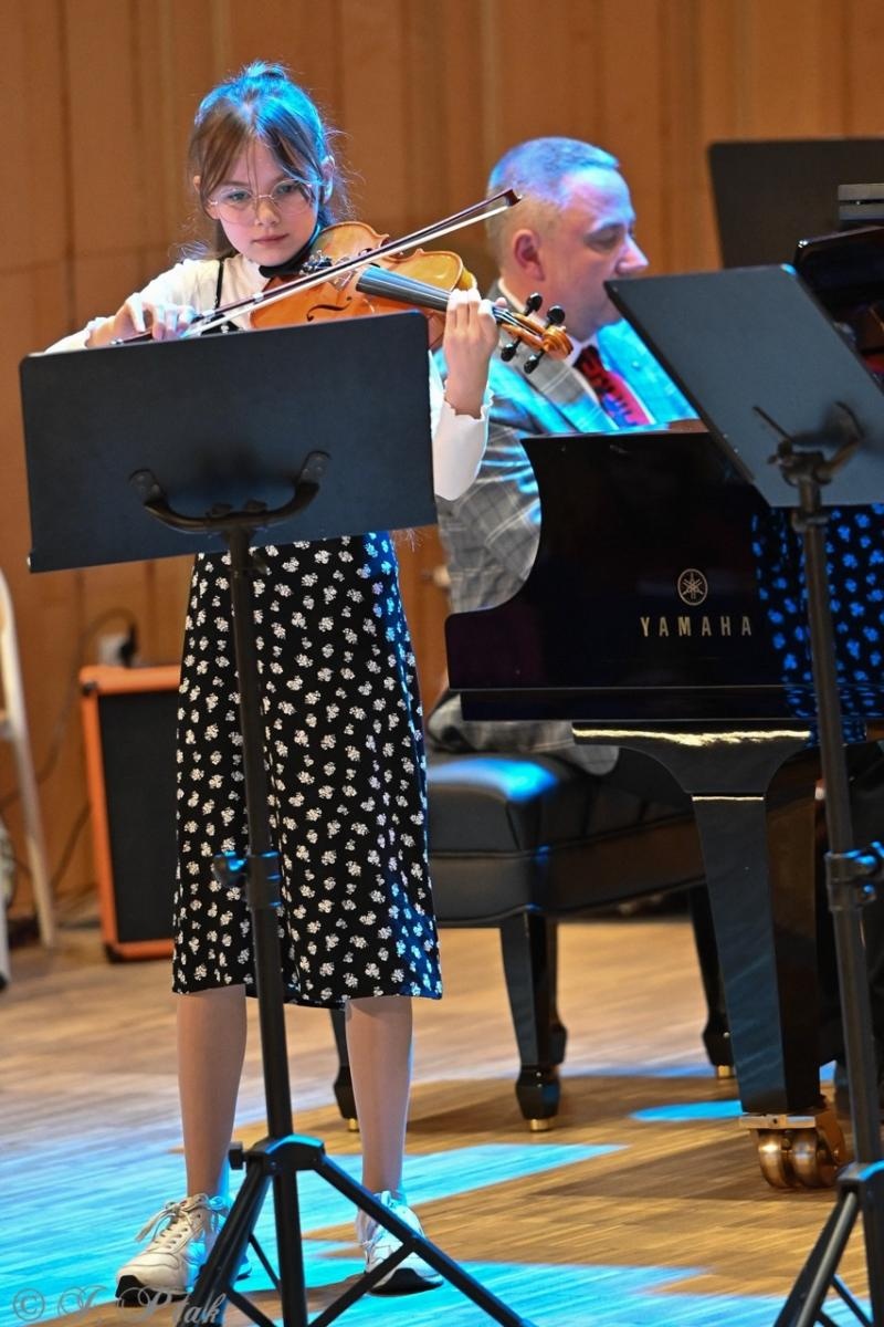 Zdjęcie w galerii na portalu naszraciborz.pl: Muzyczna podróż przez style i epoki. Koncert wiosenny w Państwowej Szkole Muzycznej w Raciborzu wiadomości z regionu