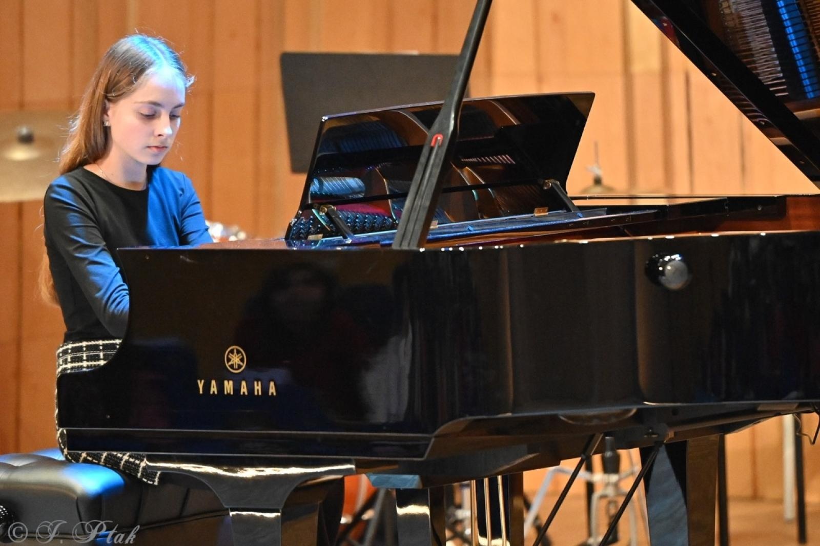 Zdjęcie w galerii na portalu naszraciborz.pl: Muzyczna podróż przez style i epoki. Koncert wiosenny w Państwowej Szkole Muzycznej w Raciborzu wiadomości z regionu