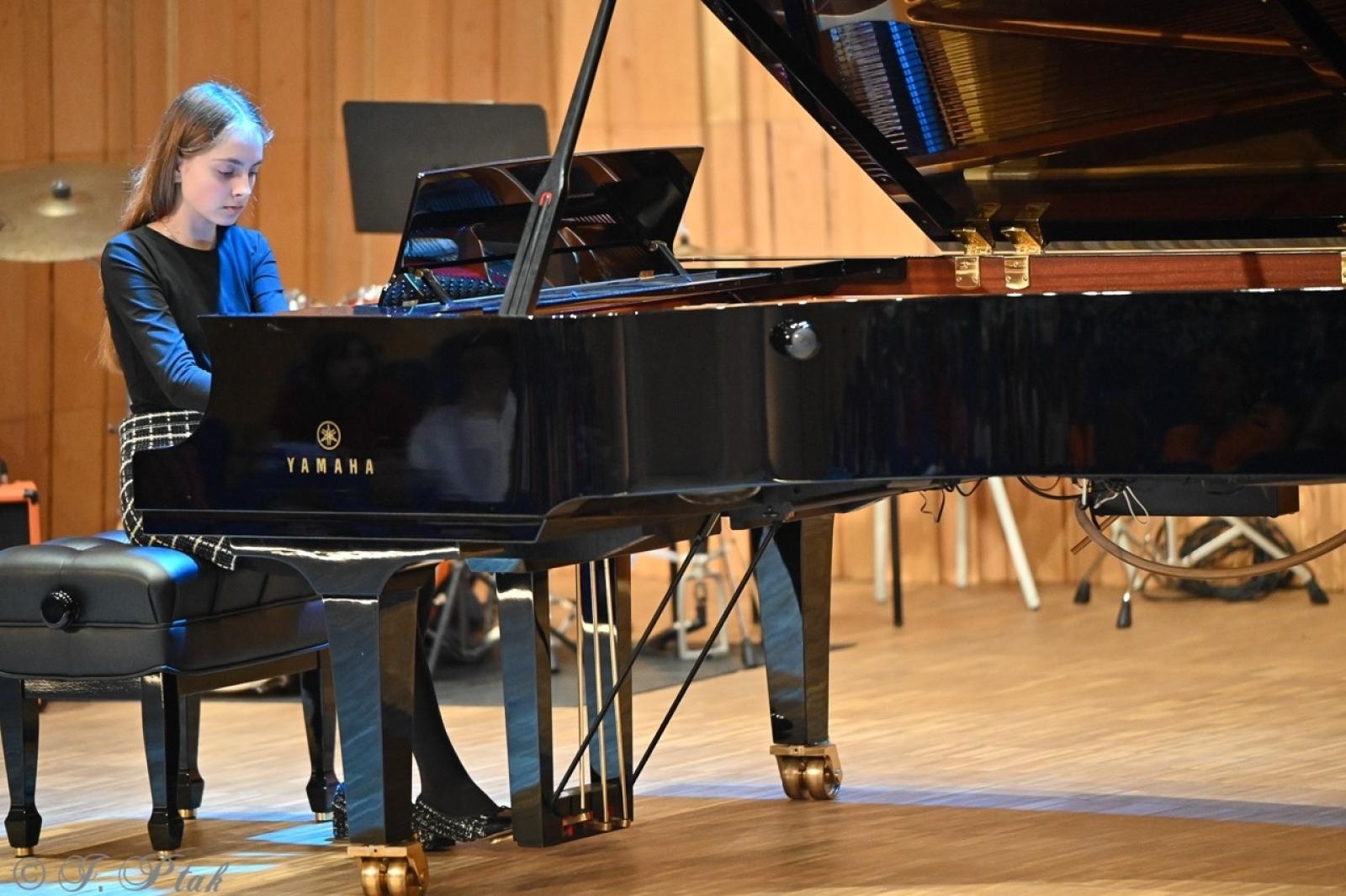 Zdjęcie w galerii na portalu naszraciborz.pl: Muzyczna podróż przez style i epoki. Koncert wiosenny w Państwowej Szkole Muzycznej w Raciborzu wiadomości z regionu