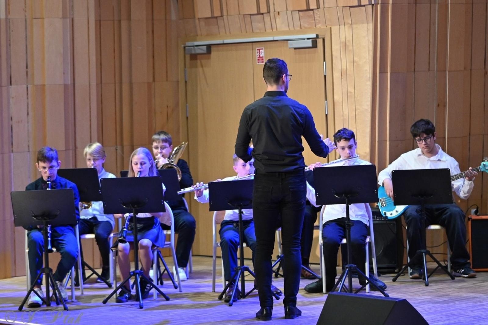 Zdjęcie w galerii na portalu naszraciborz.pl: Muzyczna podróż przez style i epoki. Koncert wiosenny w Państwowej Szkole Muzycznej w Raciborzu wiadomości z regionu