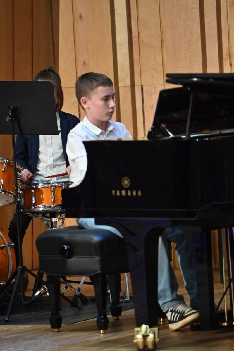 Zdjęcie w galerii na portalu naszraciborz.pl: Muzyczna podróż przez style i epoki. Koncert wiosenny w Państwowej Szkole Muzycznej w Raciborzu wiadomości z regionu