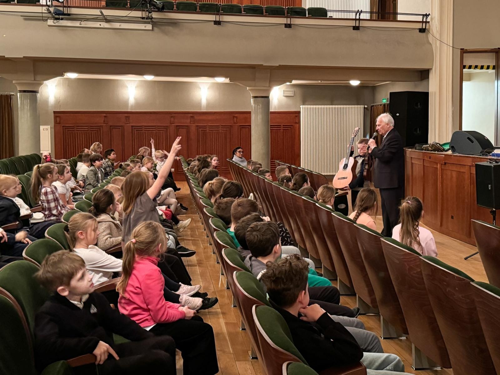 Zdjęcie w galerii na portalu naszraciborz.pl: RCK. Kolejne raciborskie spotkanie z muzyką i gitarą wiadomości z regionu