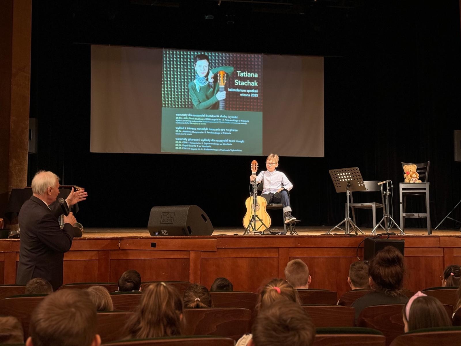 Zdjęcie w galerii na portalu naszraciborz.pl: RCK. Kolejne raciborskie spotkanie z muzyką i gitarą wiadomości z regionu