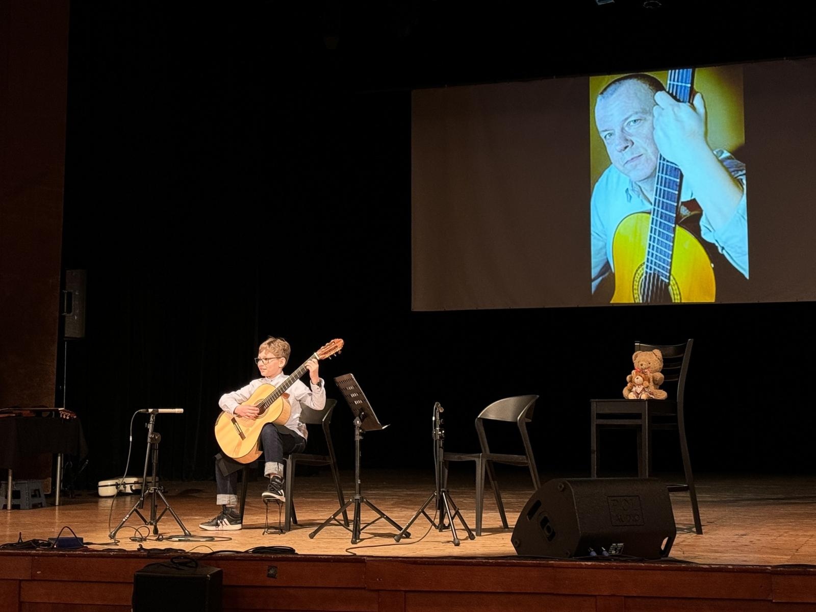 Zdjęcie w galerii na portalu naszraciborz.pl: RCK. Kolejne raciborskie spotkanie z muzyką i gitarą wiadomości z regionu