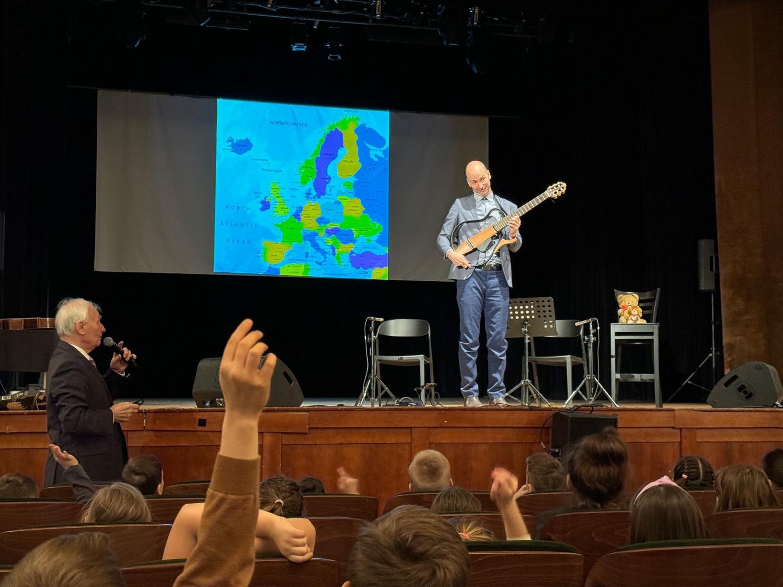 Zdjęcie w galerii na portalu naszraciborz.pl: RCK. Kolejne raciborskie spotkanie z muzyką i gitarą wiadomości z regionu