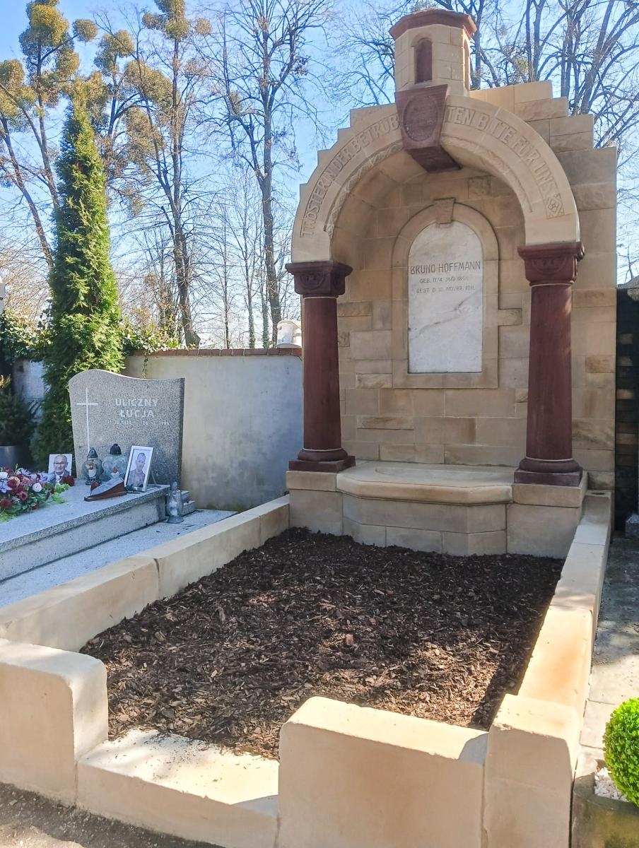 Zdjęcie w galerii na portalu naszraciborz.pl: Kolejny zabytek z cmentarza Jeruzalem uratowany wiadomości z regionu