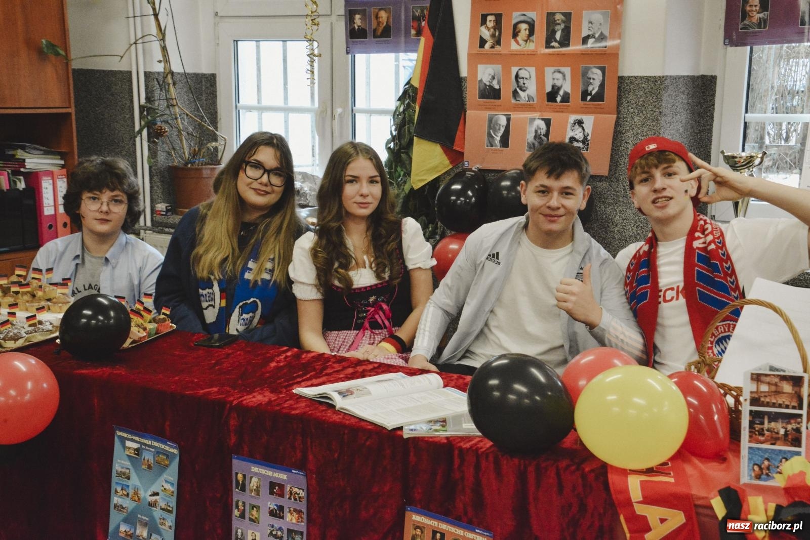 Zdjęcie w galerii na portalu naszraciborz.pl: Szkoła bez jedynek. Dzień otwarty w II LO wiadomości z regionu