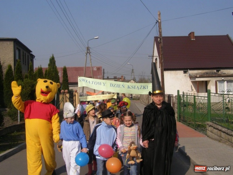 Zdjęcie w galerii na portalu naszraciborz.pl: Parada Bajkowych Postaci wiadomości z regionu