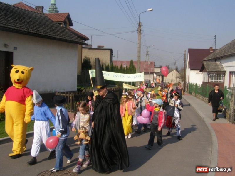 Zdjęcie w galerii na portalu naszraciborz.pl: Parada Bajkowych Postaci wiadomości z regionu