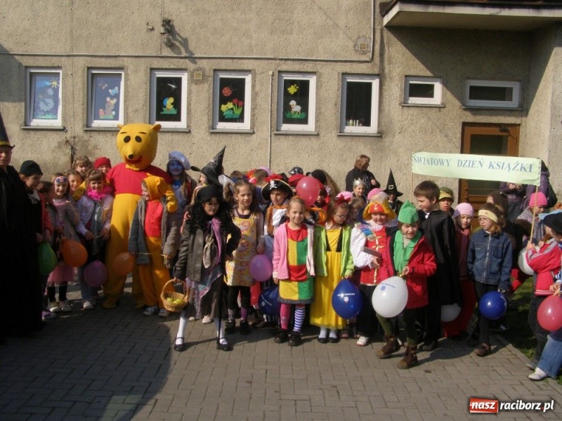Zdjęcie w galerii na portalu naszraciborz.pl: Parada Bajkowych Postaci wiadomości z regionu