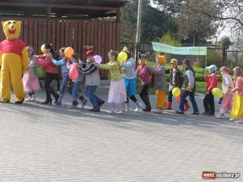 Zdjęcie w galerii na portalu naszraciborz.pl: Parada Bajkowych Postaci wiadomości z regionu
